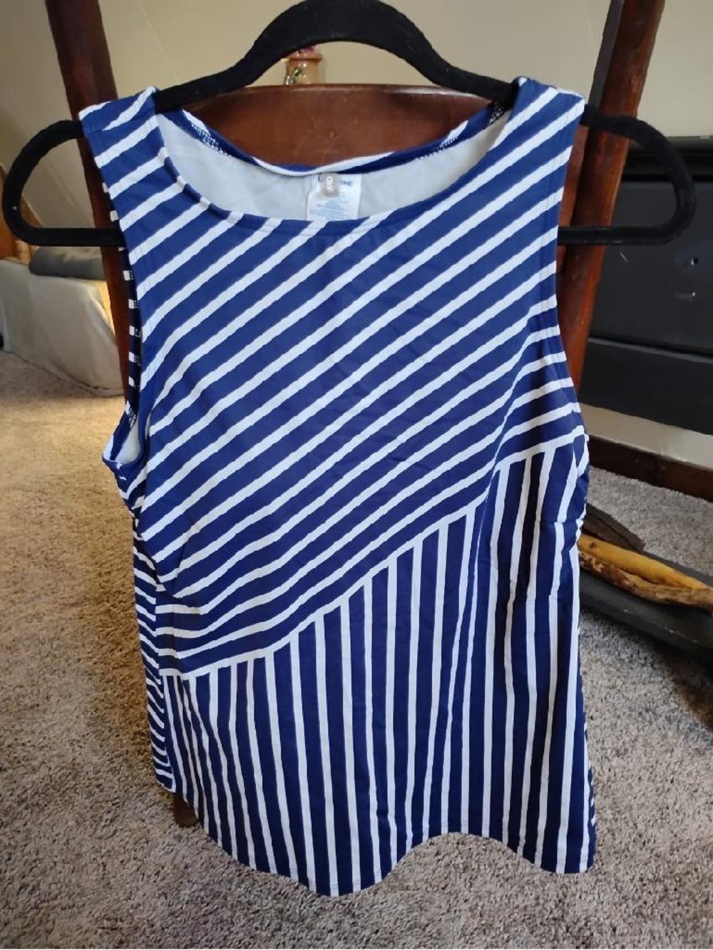 🦋Lands’ End Sleeveless Navy & White Striped Swim Top🦋